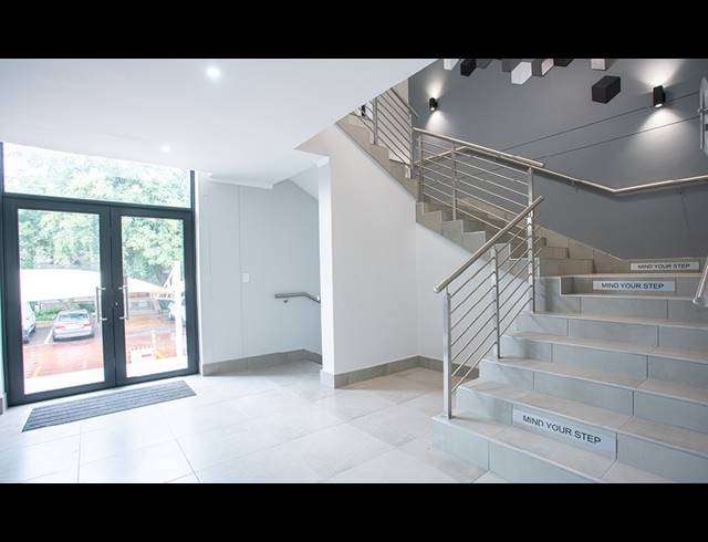 389M² OFFICE TO LET IN VORNA VALLEY